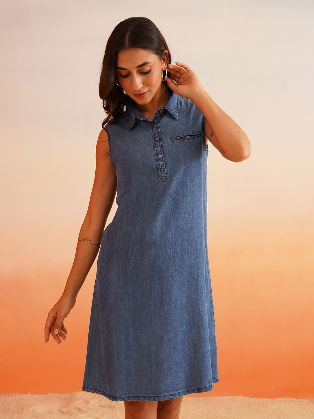 Classic Knee-Length Denim Dress with Shirt Collar Beatnik Classic Knee-Length Denim Dress with Shirt Collar Beatnik