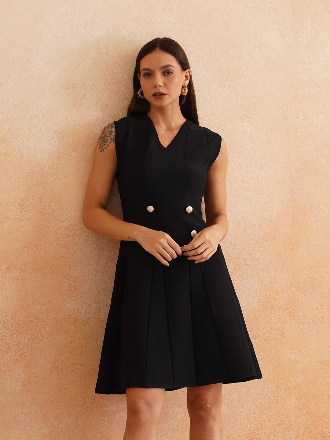 Black Bodycon V-neck Sleevesless Dress Beatnik