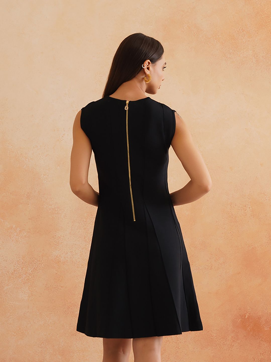 Black Bodycon V-neck Sleevesless Dress Beatnik