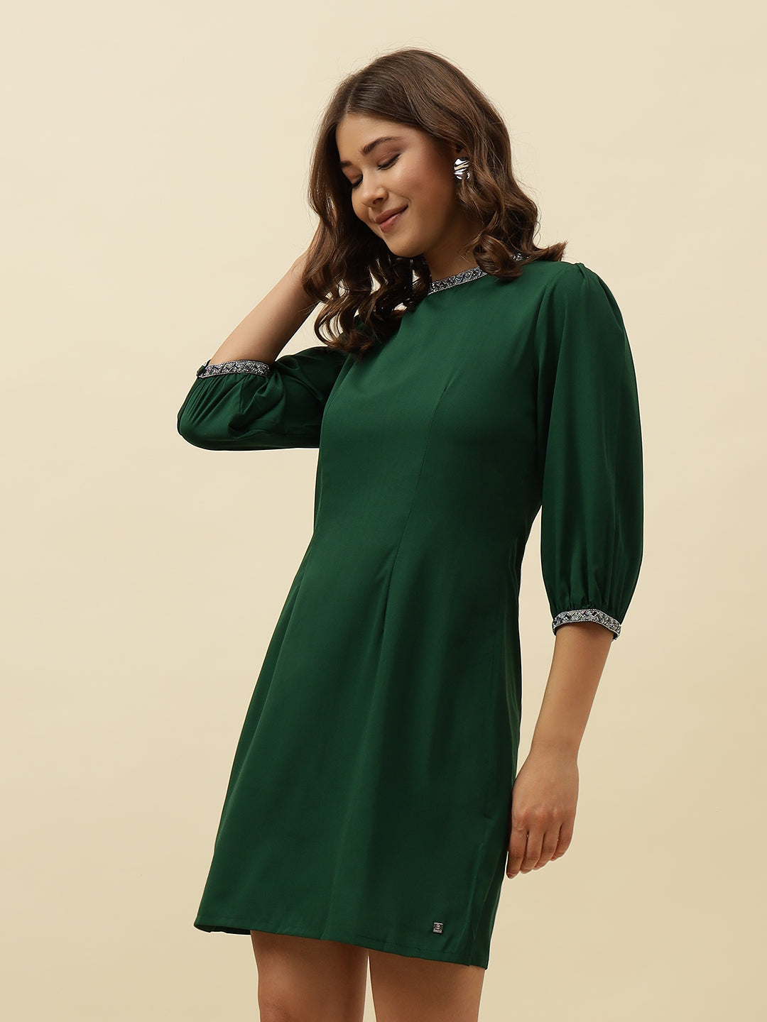Elegant Blouson Crepe Mini Green Dress with Lace Detail and Puff Sleeves Beatnik