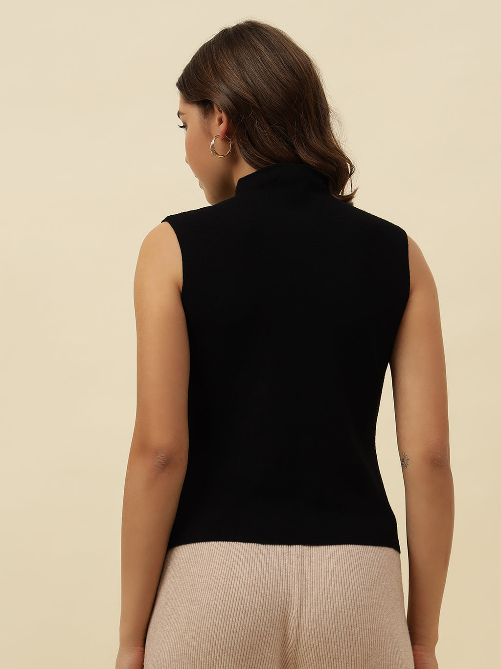 Pull Over Black Sleeveless Turtle Neck Sweaters Beatnik